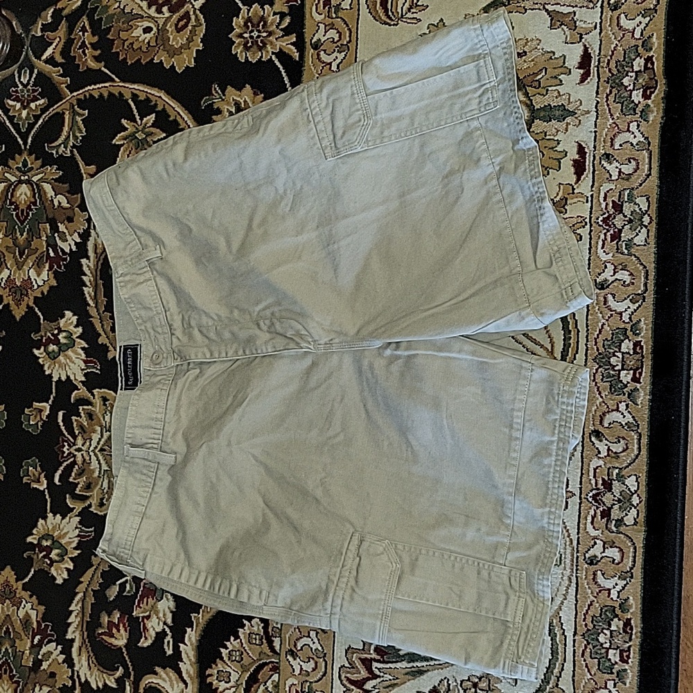 Saddlebred light tan Khaki cargo shorts 100% cotton 6 pockets size 40 Like New…